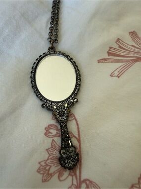 Vintage-Style Hand Mirror Pendant Necklace - Antique Silver Tone